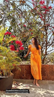 Hina Khan feet photo thumbnail