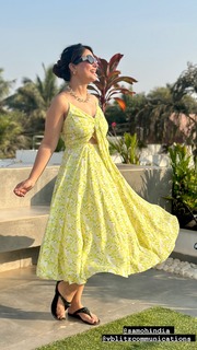 Hina Khan feet photo thumbnail