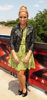 Demi Lovato feet photo thumbnail