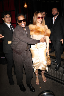 Rihanna feet photo thumbnail