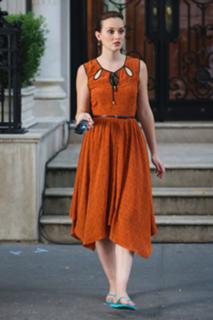 Leighton Meester feet photo thumbnail