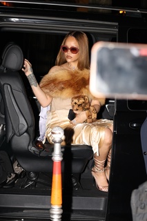 Rihanna feet photo thumbnail