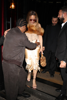 Rihanna feet photo thumbnail