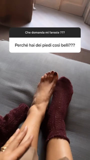 Caterina Balivo feet photo thumbnail