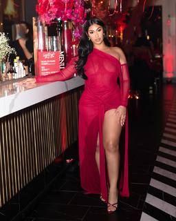 Queen Naija feet photo thumbnail