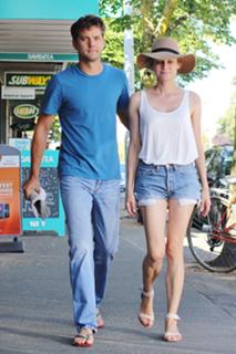 Diane Kruger feet photo thumbnail