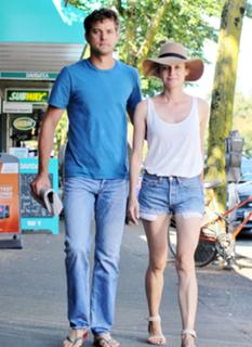 Diane Kruger feet photo thumbnail