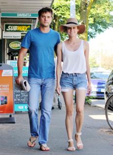 Diane Kruger feet photo thumbnail