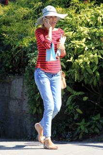 Diane Kruger feet photo thumbnail