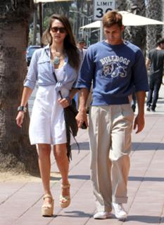 Jessica Alba feet photo thumbnail