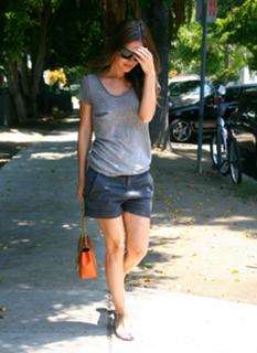 Rachel Bilson feet photo thumbnail