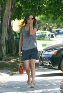 Rachel Bilson feet photo thumbnail