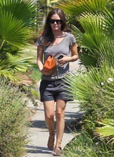 Rachel Bilson feet photo thumbnail