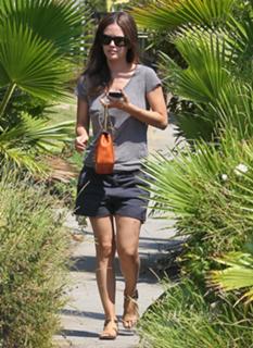 Rachel Bilson feet photo thumbnail