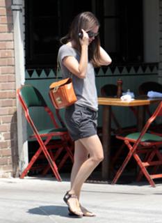 Rachel Bilson feet photo thumbnail