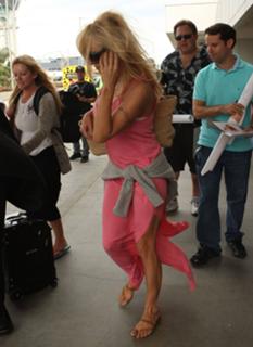 Pamela Anderson feet photo thumbnail