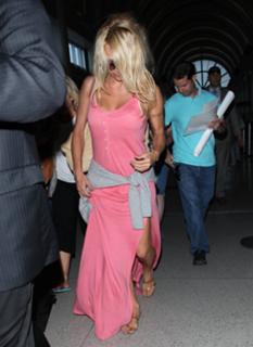 Pamela Anderson feet photo thumbnail