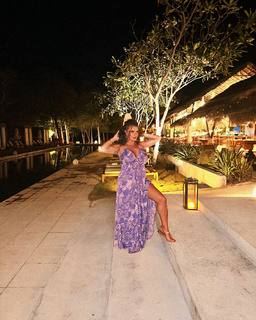 Joy Taylor feet photo thumbnail