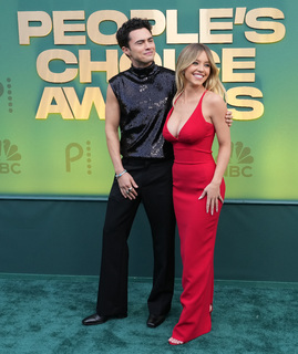 Sydney Sweeney feet photo thumbnail