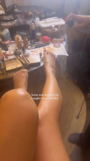 Abigail Spencer feet photo thumbnail