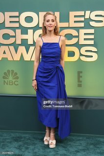 Kim Raver feet photo thumbnail