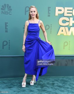 Kim Raver feet photo thumbnail