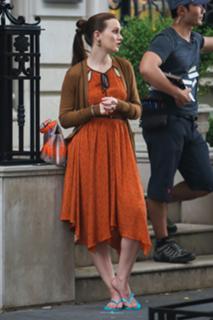 Leighton Meester feet photo thumbnail