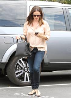 Jennifer Garner feet photo thumbnail