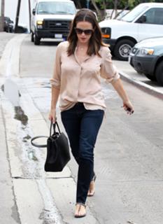 Jennifer Garner feet photo thumbnail