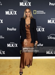 Tia Mowry feet photo thumbnail