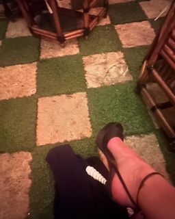 Abigail Spencer feet photo thumbnail