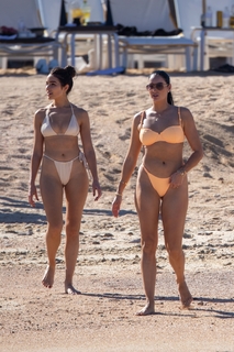 Olivia Culpo feet photo thumbnail