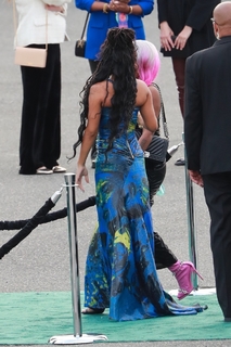 Halle Bailey feet photo thumbnail