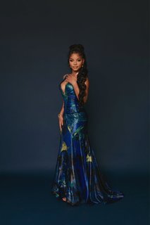 Halle Bailey feet photo thumbnail
