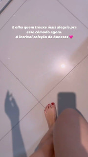 Larissa Manoela feet photo thumbnail
