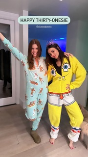 Victoria Justice feet photo thumbnail