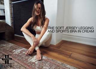 Alessandra Ambrosio feet photo thumbnail
