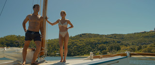 Sydney Sweeney feet photo thumbnail