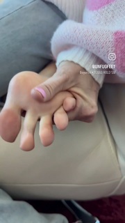 Kyle Unfug feet photo thumbnail