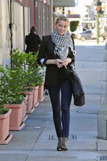 Amber Heard feet photo thumbnail