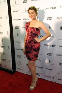 Amber Heard feet photo thumbnail
