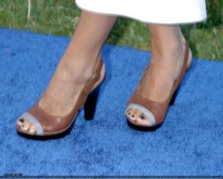 Rachel Bilson feet photo thumbnail