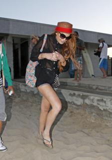 Lindsay Lohan feet photo thumbnail