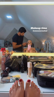 Larissa Manoela feet photo thumbnail
