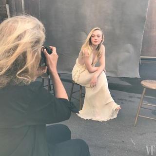 Dakota Fanning feet photo thumbnail
