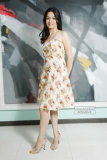 Kriti Kharbanda feet photo thumbnail