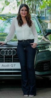 Kareena Kapoor feet photo thumbnail