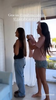 Zaira Nara feet photo thumbnail