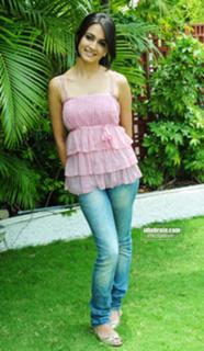 Kriti Kharbanda feet photo thumbnail