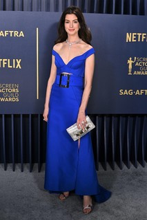 Anne Hathaway feet photo thumbnail